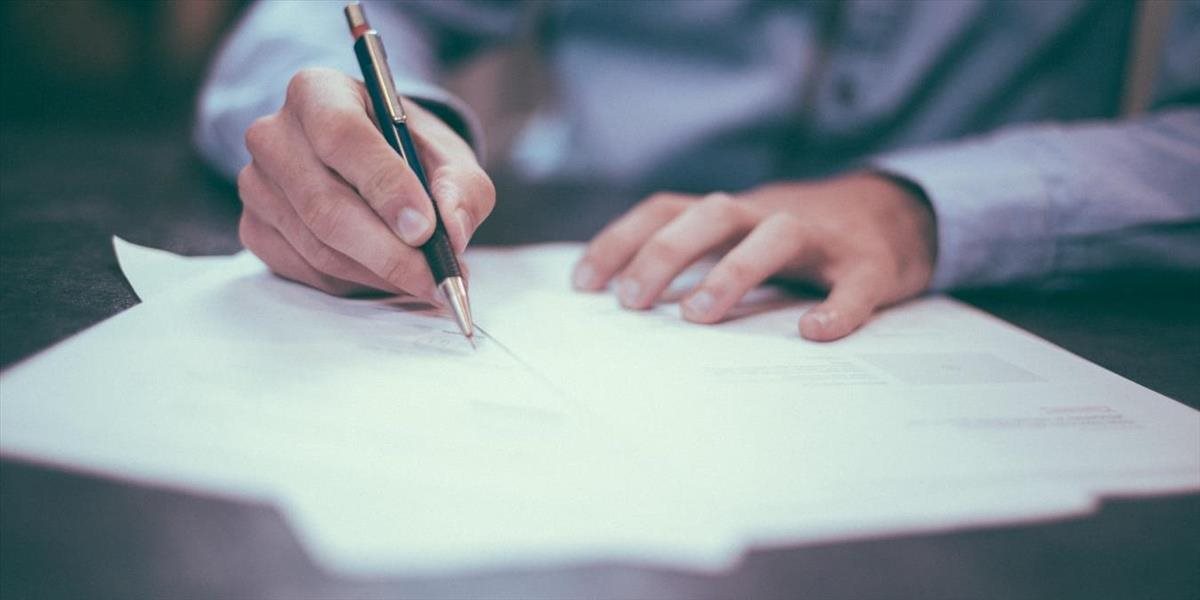 Pred očkovaním je vhodné si už doma vyplniť informovaný súhlas a dotazník. Urýchlime tak celý proces