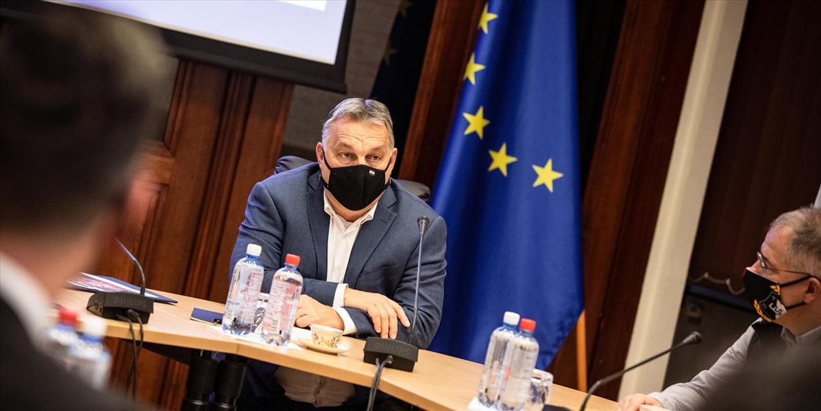 Maďarsko bojuje s prudkým nárastom nakazených, no po zaočkovaní 2,5 milióna osôb začína napriek tomu zmierňovať obmedzenia