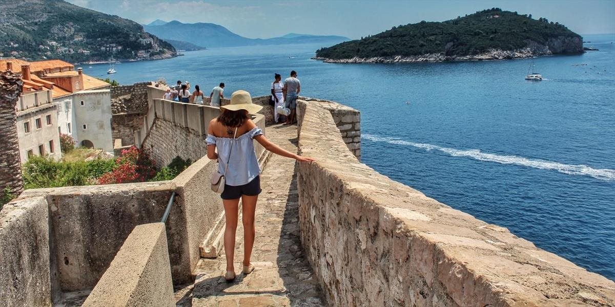 Chorvátsko sa pripravuje na letný turizmus. Začína od apríla očkovať medzi prvými  pracovníkov cestovného ruchu