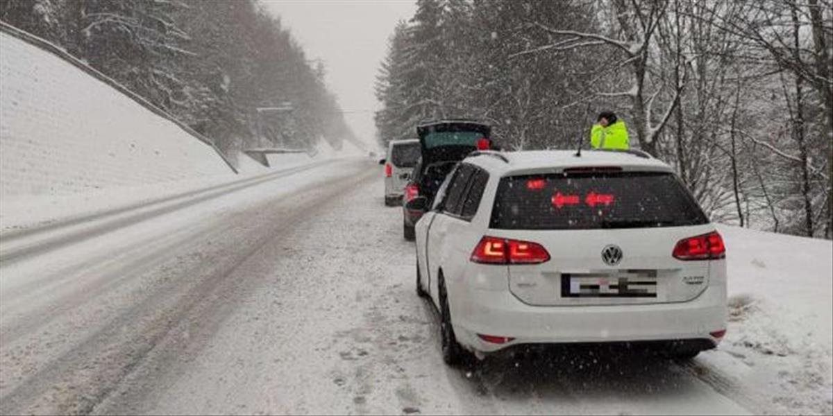 Meteorológovia varujú vodičov! Cestovanie ohrozí sneženie a snehové záveje