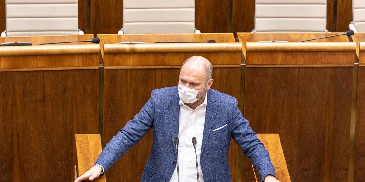 Podľa Sulíka predloží koalícia vlastný návrh na pomoc rodinám