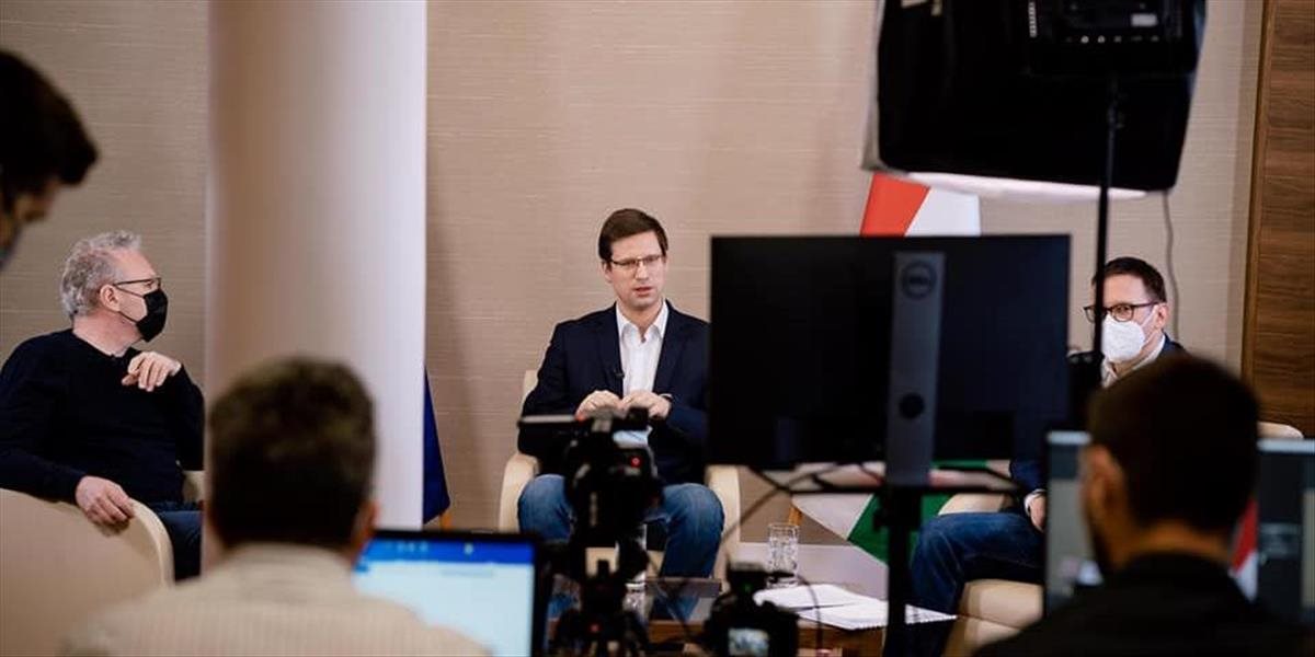 Šéf maďarského úradu vlády odmietol obavy o účinnosti vakcíny z Číny