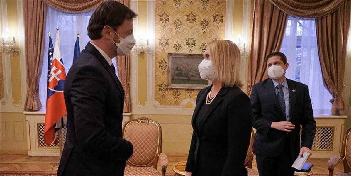 Predseda vlády SR Heger sa stretol s veľvyslankyňou USA. Aké témy sa rozoberali?