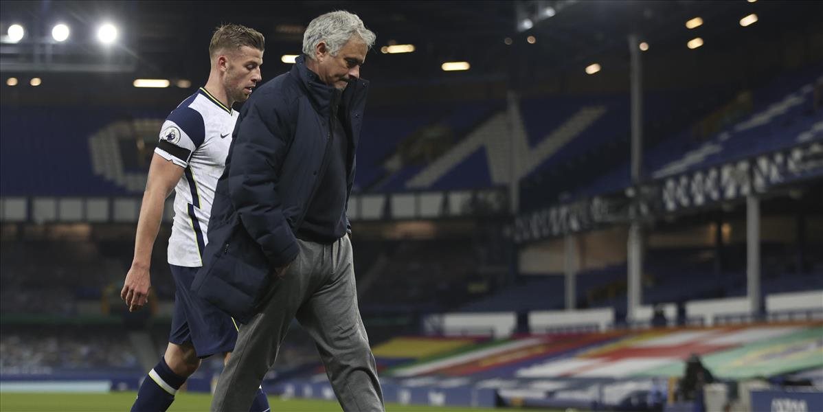 Tottenham po nepresvedčivých výkonoch prepustil trénera Josého Mourinha