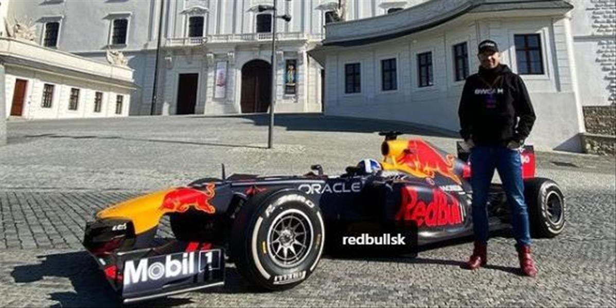 VIDEO: Formula RB7 sa premávala priamo na Bratislavskom hrade