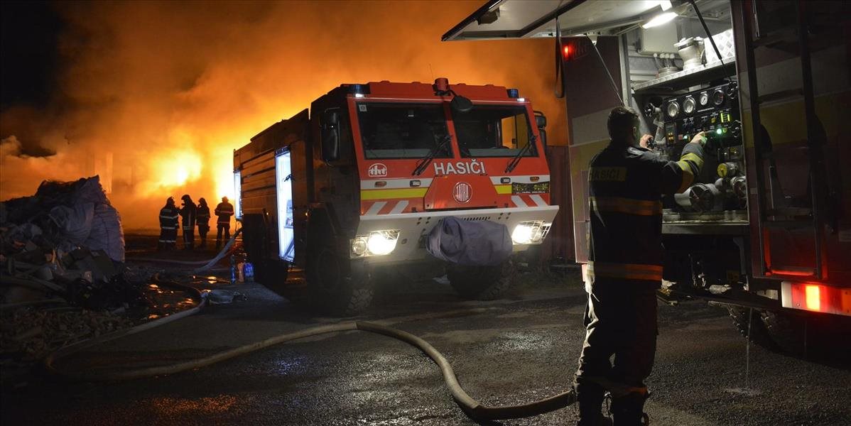 VIDEO: Obrovský požiar na východe Slovenska! Hasiči bojujú s plameňmi od včerajších hodín!