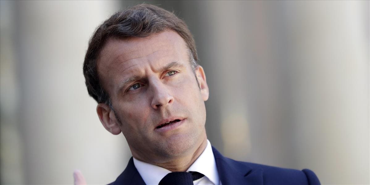 Emmanuelovi Macronovi pohrozili bývalí generáli vojenským pučom!