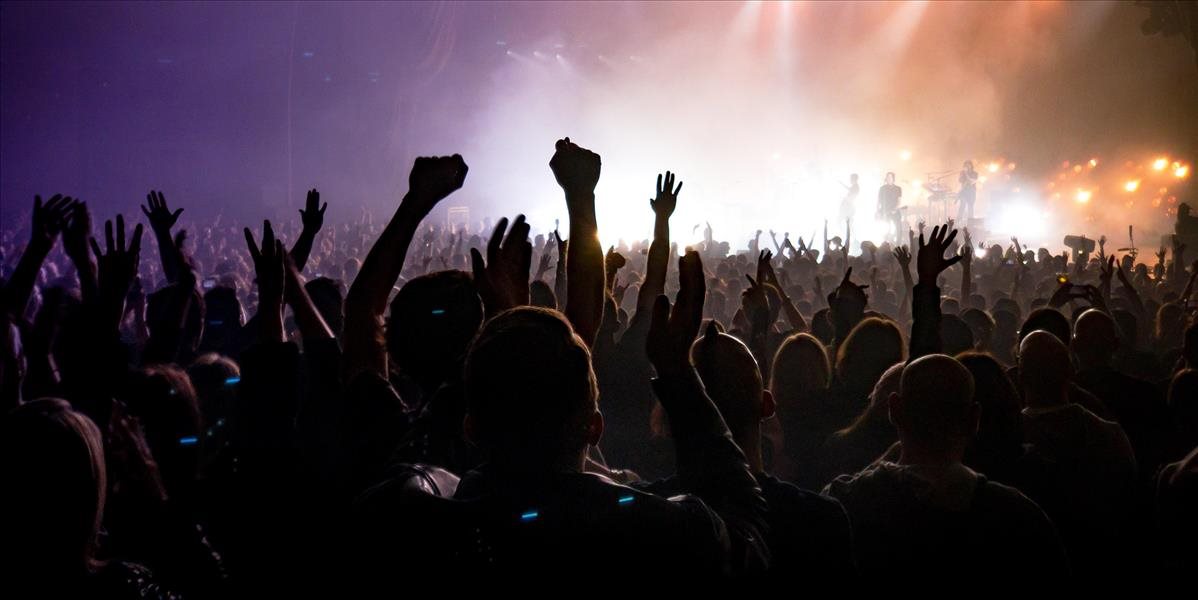 VIDEO: Španieli už zorganizovali koncert s tisíckami ľudí