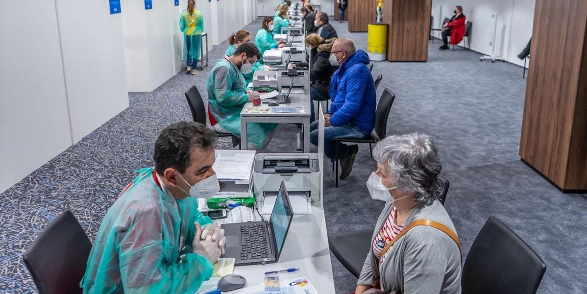 Bratislavská župa navýšila kapacity očkovacieho centra. Hovorí, že čím skôr sa ľudia k vakcíne dostanú, tým skôr sa zbavíme koronavírusu