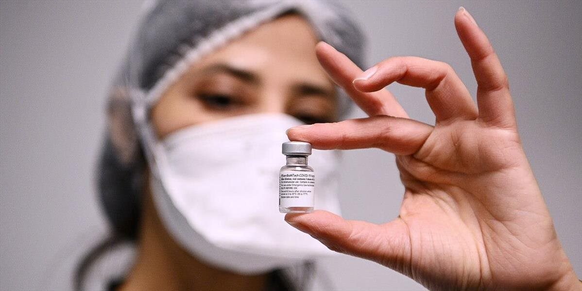 Počas tohto víkendu budú zaočkavaní už aj tínedžeri. Iba pár hodín od registrácie, im prišli termíny