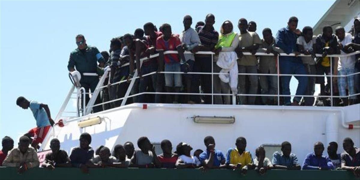 Na juhu Grécka zachránili jachtu so 170 migrantmi na palube