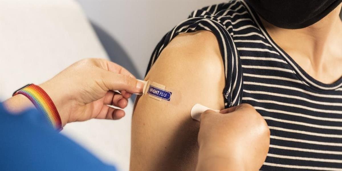 Mladej žene omylom podali šesť dávok vakcíny Pfizer BioNTech