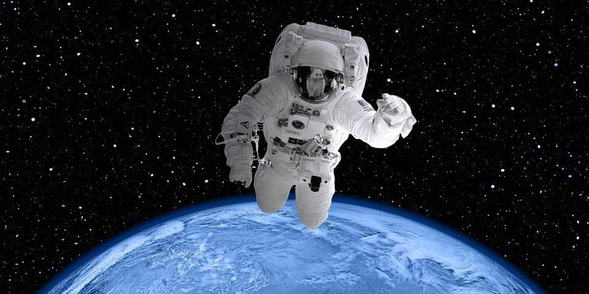 Akú úlohu zohráva skafander pri pobyte astronauta vo vesmíre?