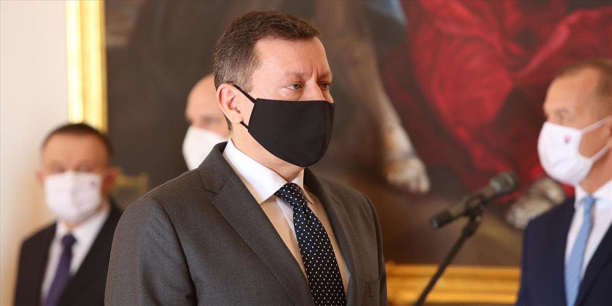 Podľa Lipšica nemusí byť bývalý riaditeľ SIS zbavený mlčanlivosti, aby mohol hájiť pred súdom