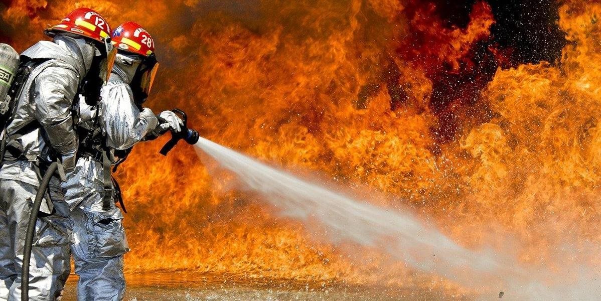 Pri Čadci na rúbanisku vypukol požiar. Zasahujú desiatky hasičov