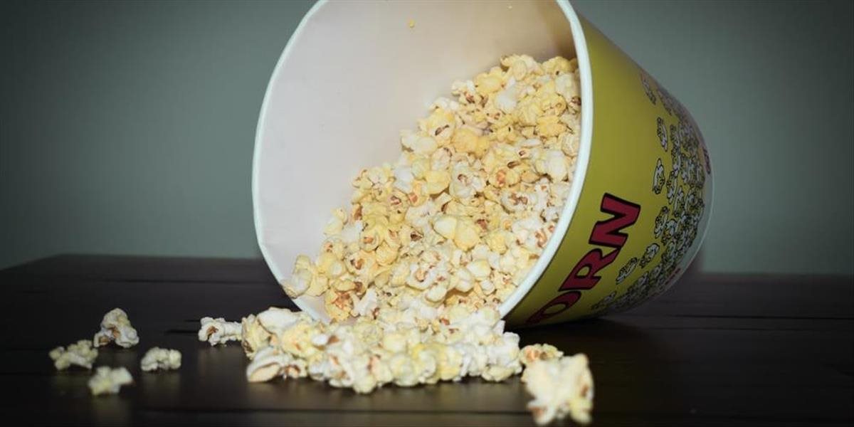 Polícia obvinila ženu, ktorá dlhodobo predávala v kine kokaín ukrytý v balíčkoch popcornu