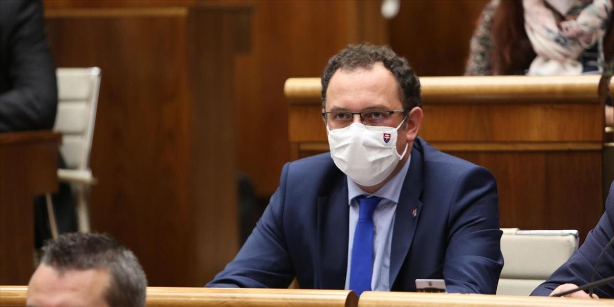 Poslanca Martina Čepčeka vylúčia z klubu OĽaNO. Dôvodom je, že hlasoval za zákony z dielne ĽSNS