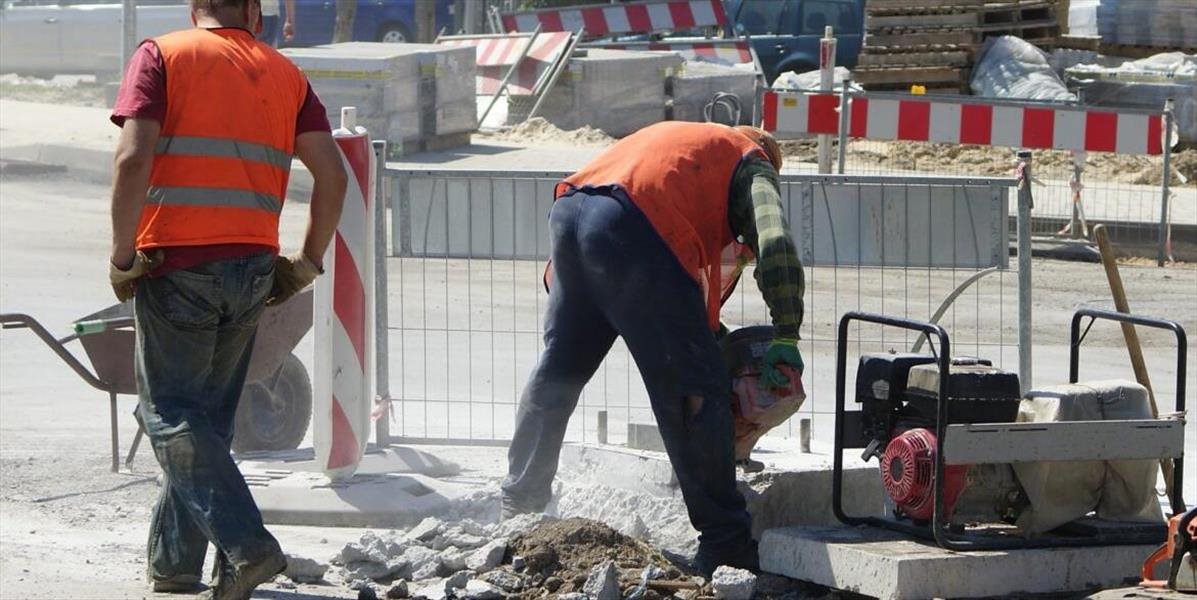 Vodiči pozor! V Bratislave sa nevyhnete viacerým dopravným obmedzeniam
