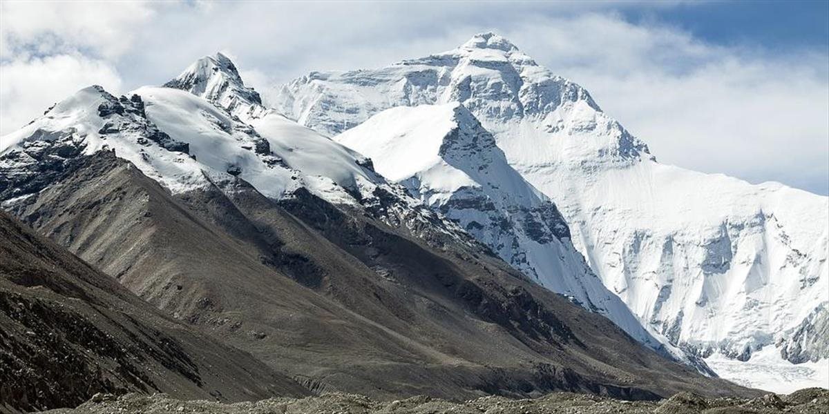 Čínska vláda zakázala výstup na Mount Everest, bojí sa prenosu vírusu