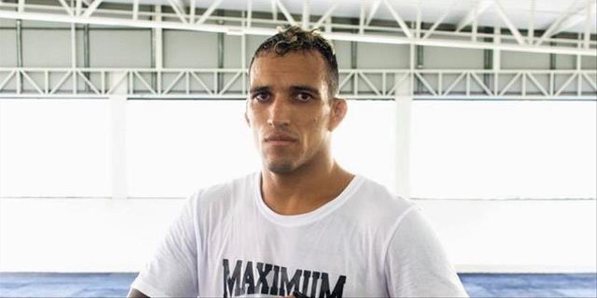 Desať rokov tvrdej práce sa vyplatilo, Charles Oliveira je šampiónom v UFC