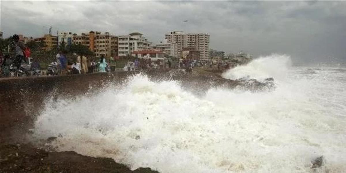 Námorníctvo našlo 22 tiel z člna, ktorý sa potopil počas cyklónu v Indii