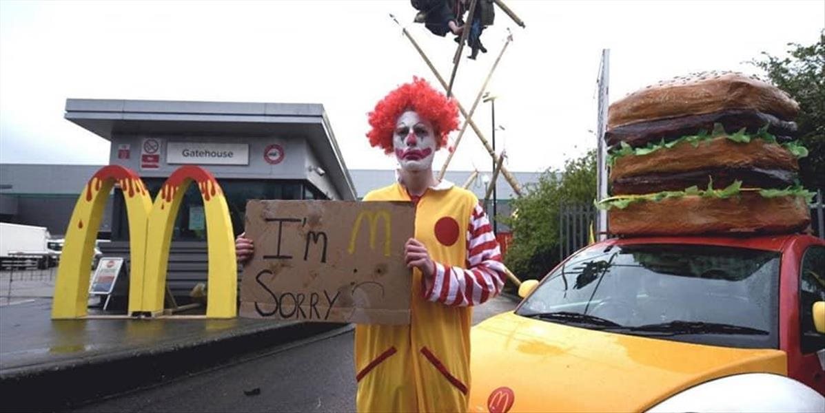 Demonštranti za práva zvierat bojujú proti mäsu v McDonald's
