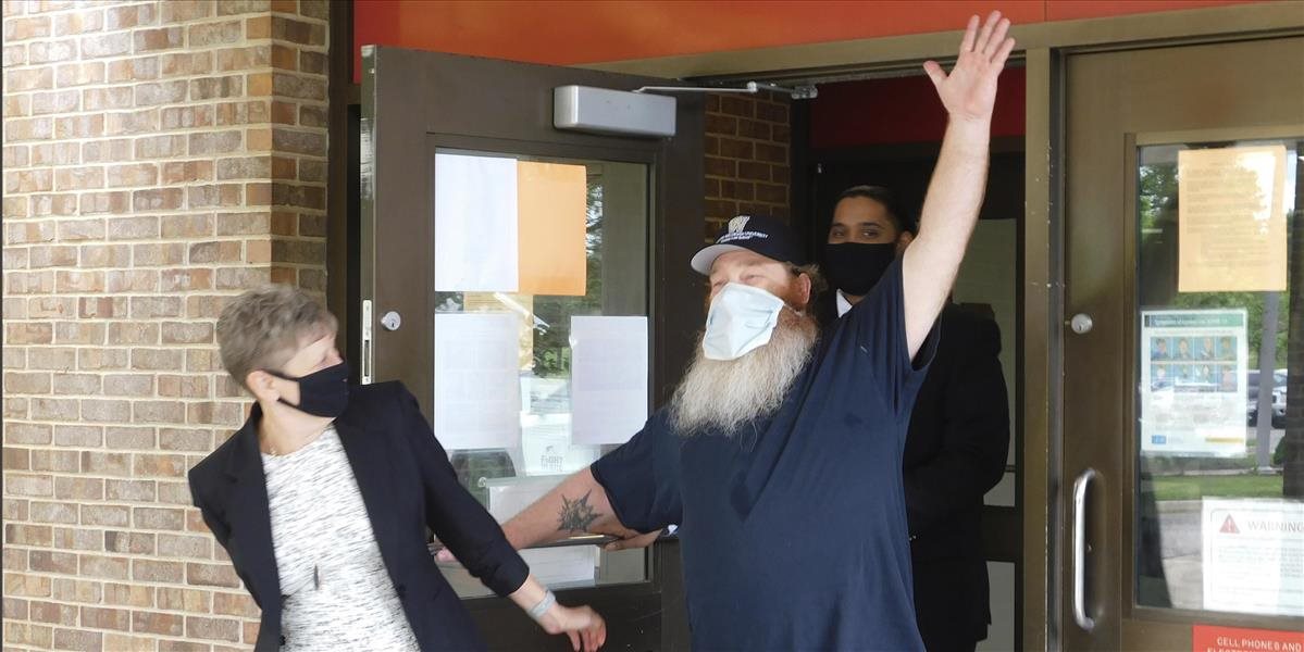 Po 32 rokoch oslobodili muža, ktorého neoprávnene odsúdili za vraždu. Za mrežami skončil pre zle vyhodnotené dôkazy!