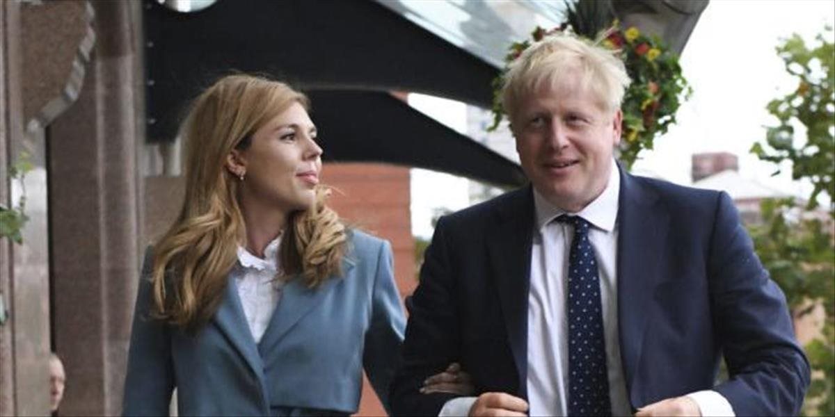 Britský premiér Johnson sa tajne oženil vo Westminsterskej katedrále