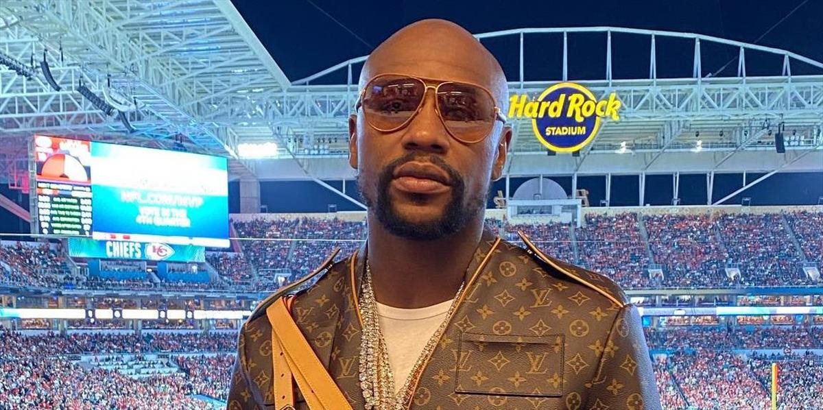 Floyd Mayweather sa vracia do ringu. Jeho súperom bude populárny youtuber