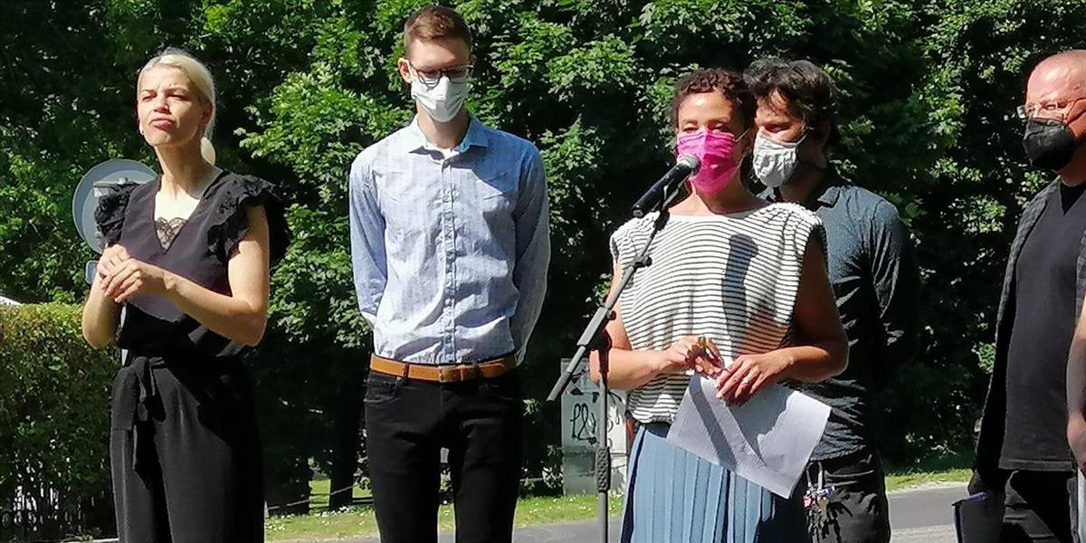 REPORTÁŽ:  Ďuriš Nicholsonová volá po bezpečnejších cestách pre cyklistov. Petíciu podporilo už viac ako 13-tisíc ľudí