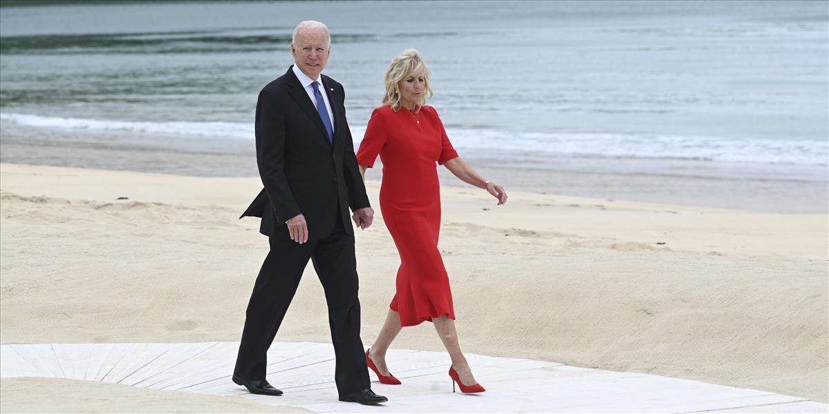 Joe Biden s manželkou prekvapili veriacich účasťou na bohoslužbe. Nečakane sa objavili na nedeľnej omši