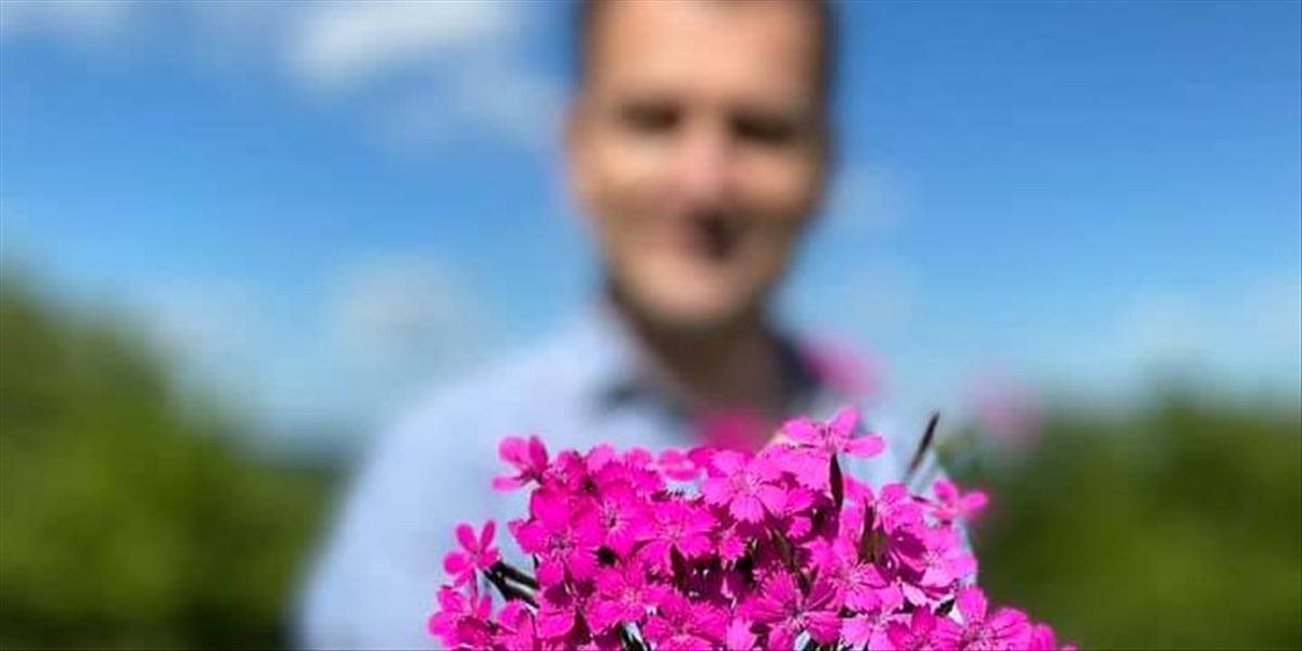 Igor Matovič sa zasa predviedol. Milovanej manželke na lúke natrhal chránené kvety