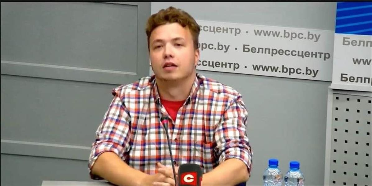 Novinár Prataševič sa dostavil na oficiálnu tlačovku, opozícia ho považuje za rukojemníka režimu