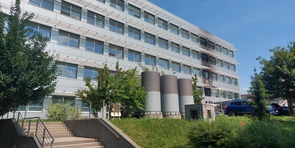V košickej univerzitnej nemocnici vypukol požiar! Na miesto boli povolané všetky záchranné zložky z okolia