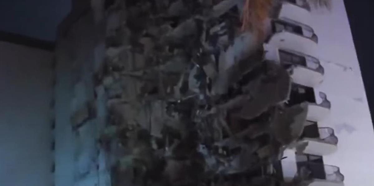 VIDEO: Na Floride sa zrútila 12-poschodová budova, zomrel minimálne jeden človek