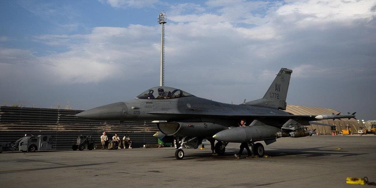 Rezort obrany minul miliardy eur na stíhačky F-16 úplne zbytočne. Slovensko malo nakupovať úplne inú vojenskú techniku!