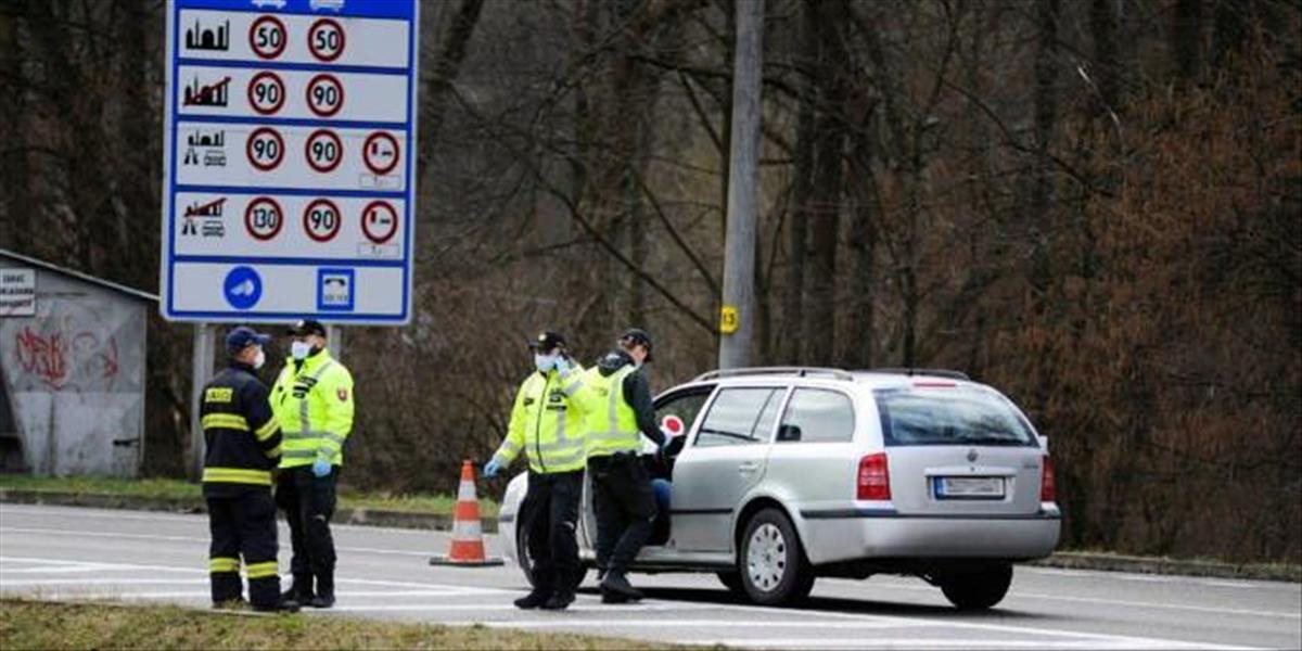 Slováci obchádzajú kontroly pri vstupe do krajiny! Navzájom sa informujú o hraničných priechodoch, kde na nich nestriehne polícia