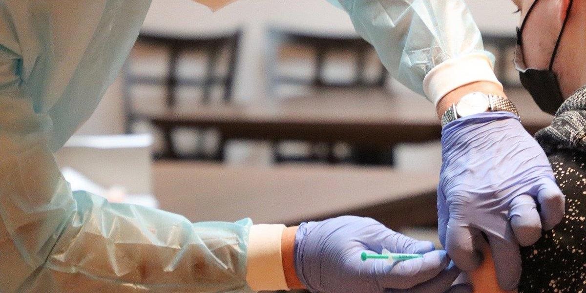 V Británii je prvou dávkou zaočkovaných už viac ako 85 % dospelej populácie