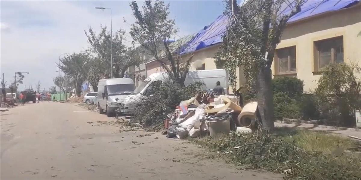 Na Morave končia s upratovaním obcí a likvidáciou sutín po ničivom tornáde. Do oblasti prúdia dobrovoľníci ochotní pomôcť