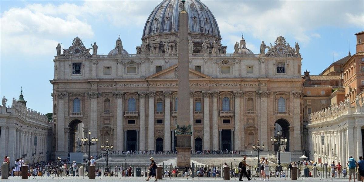 Bývalí členovia Vatikánu čelia obvineniam z korupcie a sprenevery miliónov eur Svätej stolice
