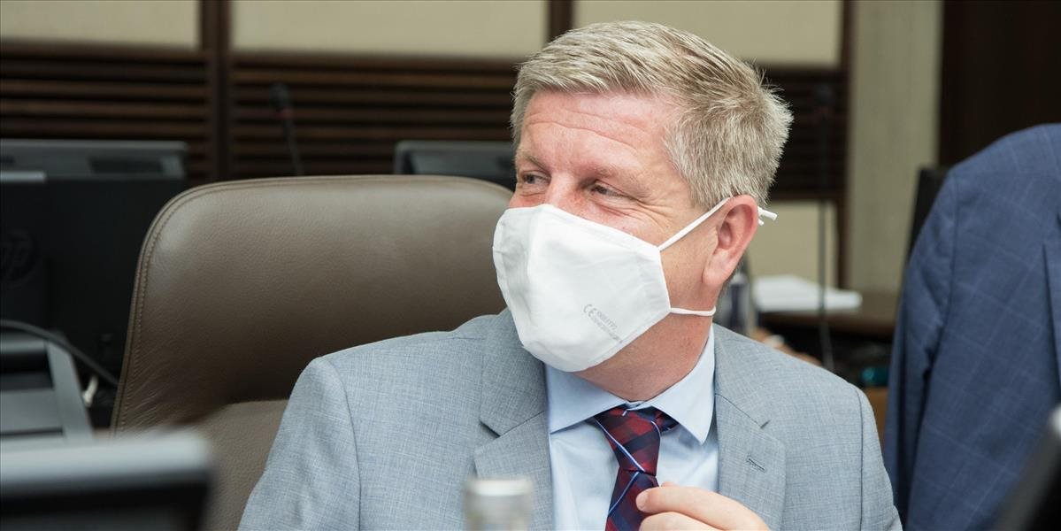 Lengvarský naznačil, koľko by mohlo stáť antigénové testovanie