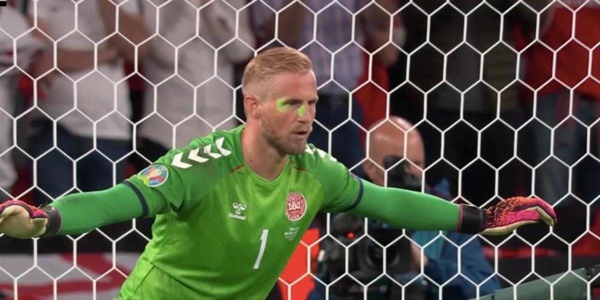 EURO 2020: UEFA bude vyšetrovať včerajšie semifinále! Schmeichelovi pred penaltou svietil do tváre laser!