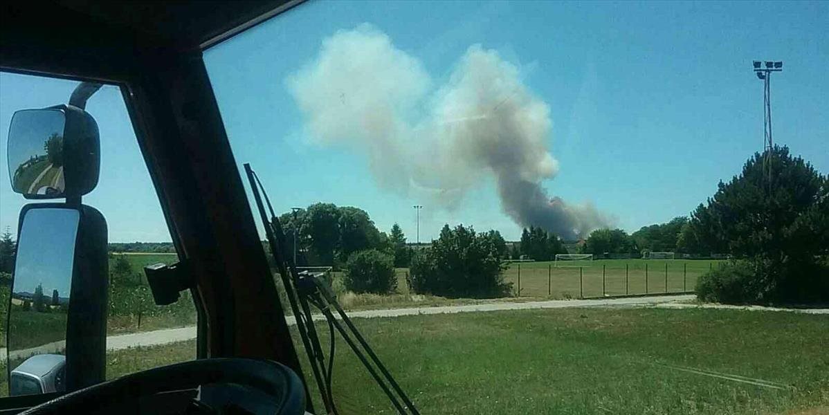 V Gajaroch horelo obilie, zasahovalo 60 hasičov