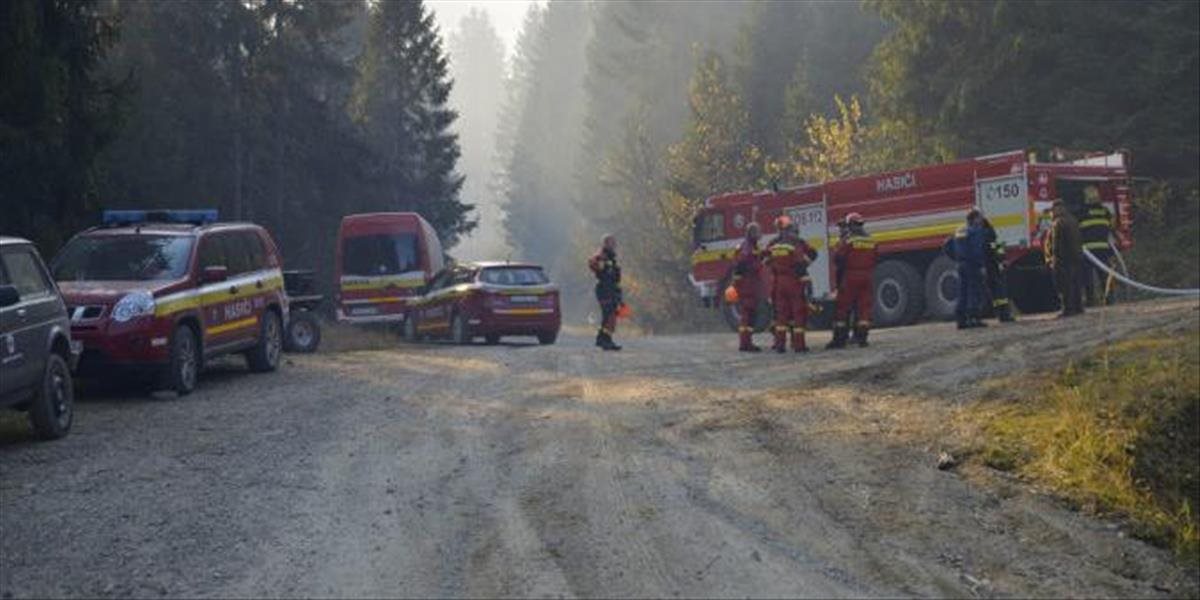 Pri veľkom požiari v českom kempe Radava pri priehrade Orlík zhorelo 11 karavanov