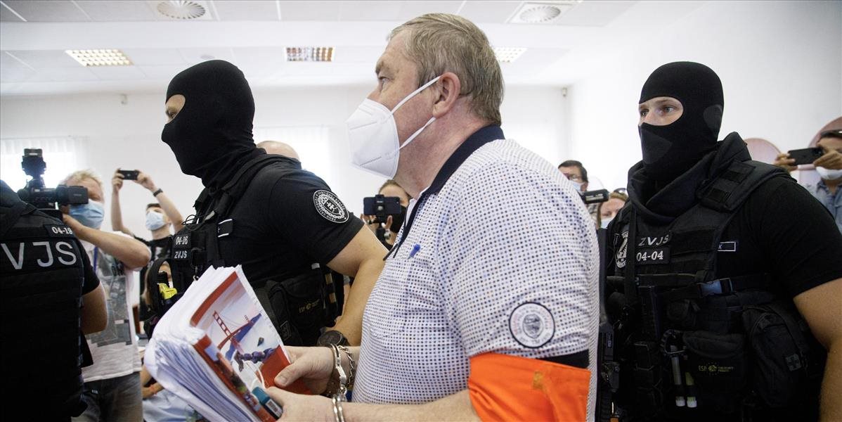 Väzba pre Dušana K. ostáva naďalej v platnosti, podľa obvineného je to trest pre celú rodinu