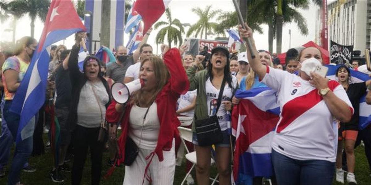Kuba po protestoch dočasne uvoľní colné obmedzenia na jedlo a lieky