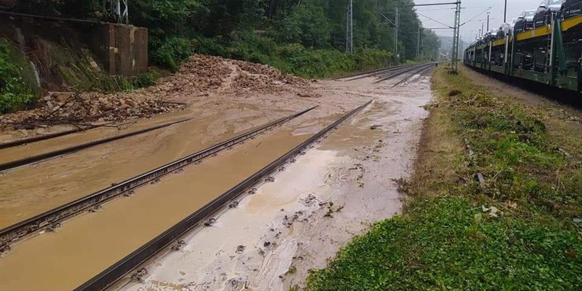 Prívalové dažde v Čechách zničili trať Děčín - Bad Schandau, vlaky stoja až v Rumunsku