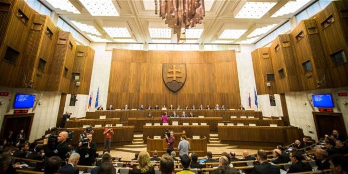Mimoriadna schôdza Národnej rady dnes pokračuje