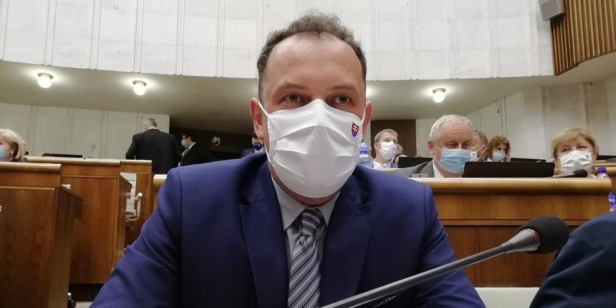 Martina Čepčeka dnes definitívne vylúčili z poslaneckého klubu vládneho hnutia OĽaNO