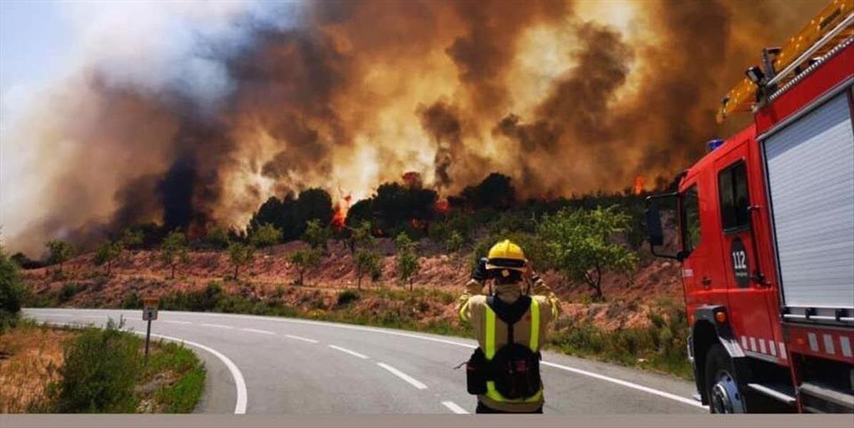 AKTUALIZÁCIA: Len 100 kilometrov od Barcelony zúri požiar! Hasiči museli evakuovať letný tábor